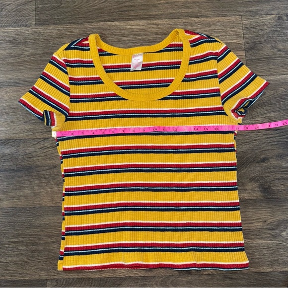 No Boundaries Yellow Red Ribbed Short Sleeve T-Shirt - Picture 2 of 9